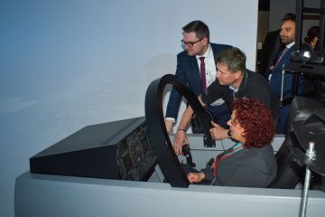 LOM PRAHA prezentoval členům Parlamentního shromáždění NATO platformu pro letecký a taktický simulovaný výcvik vojenských pilotů