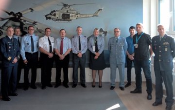 Velitelé evropských leteckých akademií navštívili Simulační centrum H-1 státního podniku LOM PRAHA