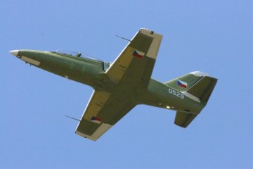 „Letová ukázka prvního vyrobeného L-39NG pro LOM PRAHA s.p. potvrdila modernizační trendy leteckého výcviku v CLV Pardubice“, říká ředitel státního podniku Jiří Protiva