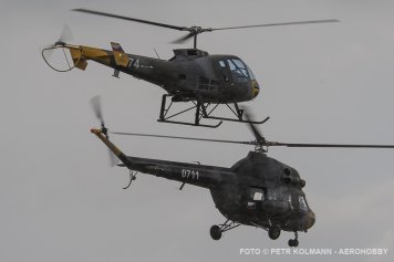 Dvojice vrtulníků Mi-2 a Enstrom 480B-G