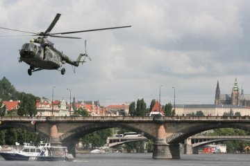 „Lomácká“ gratulace k třicátinám Armády České republiky na náplavce