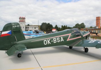 LOM PRAHA s.p. provozuje exponát VHÚ - letoun Zlín Z-381