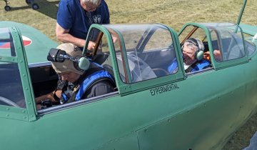 Dvě generace pilotů společně v Let C-11