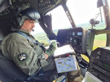 Vrtulníkový instruktor Milan Záhorský na startu automobilových rallye